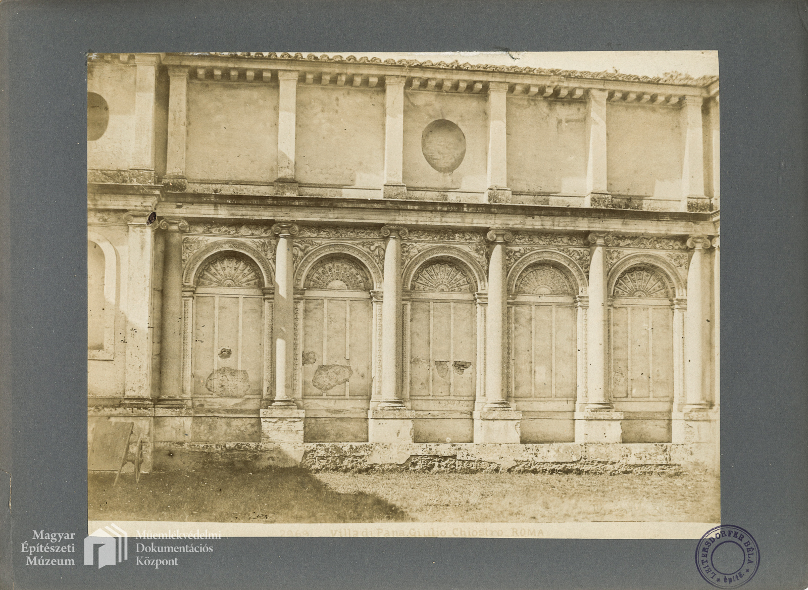 Villa di Pana Giulio	Udvari homlokzat részlete