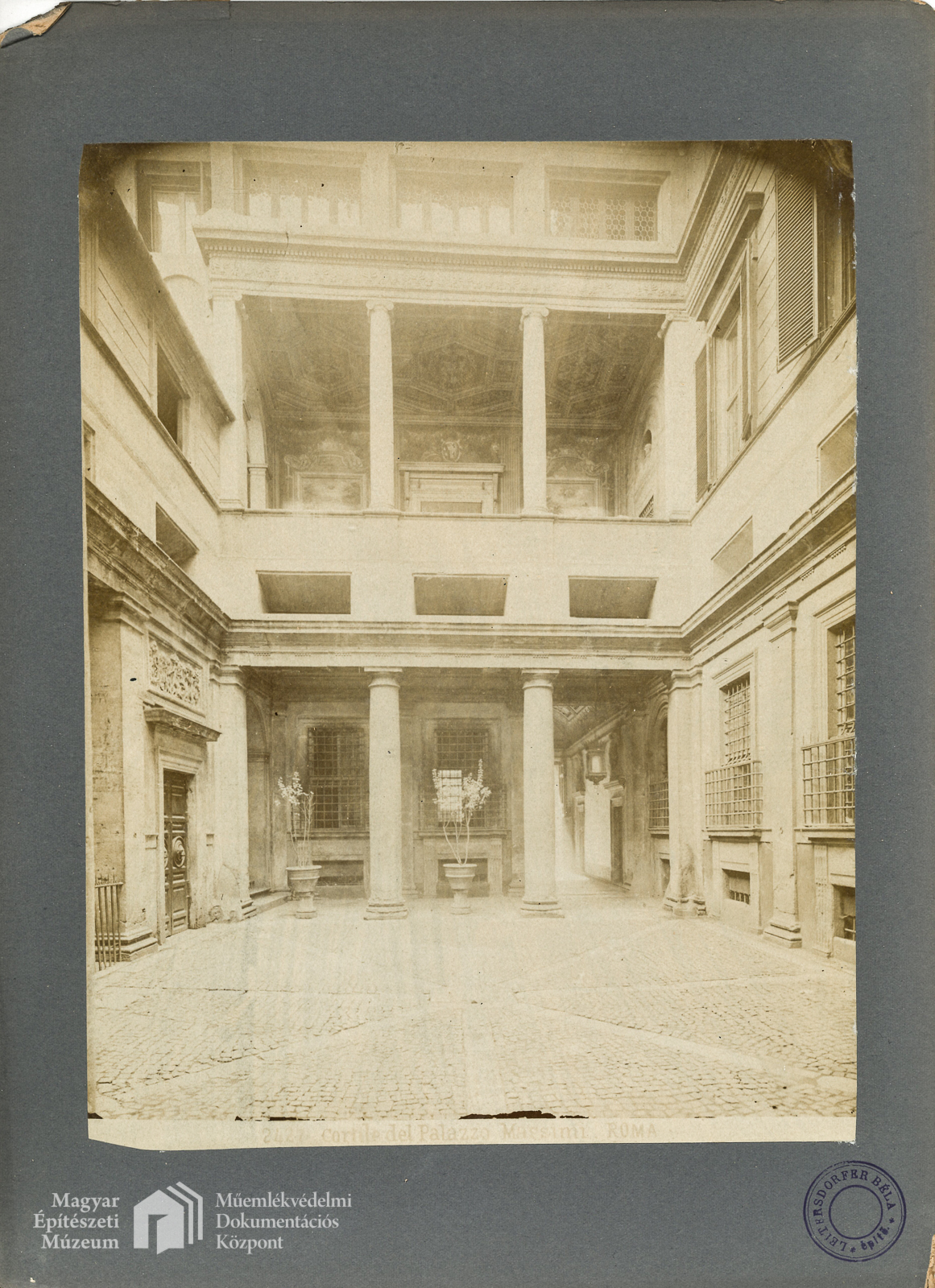 Palazzo Massimi	Udvara