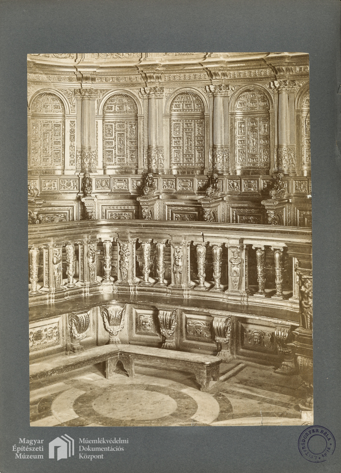 Kórus részlete stallumokkal			Cav. Paolo Lombardi, Siena