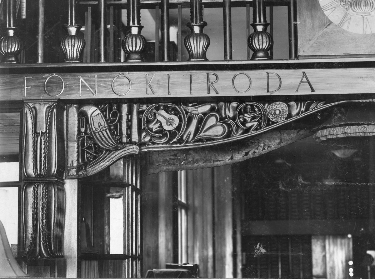 Lajos Kozma: Detail of the Rózsavölgyi Music Shop, 1912 03_Magyar Iparművészet, 1913/8..