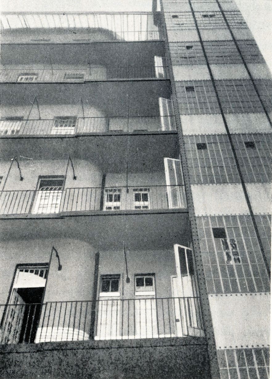 Courtyard view with the curtain wall of the staircase 06_Forgó Pál: Új építészet. Budapest, 1928. 149. p.
