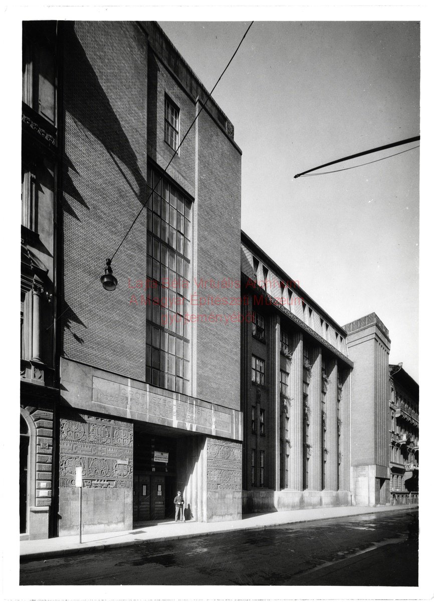 Street front. Photo by Tivadar Kozelka, 1930s. 02_Magyar Építészeti Múzeum, ltsz.: 5145 pozitiv