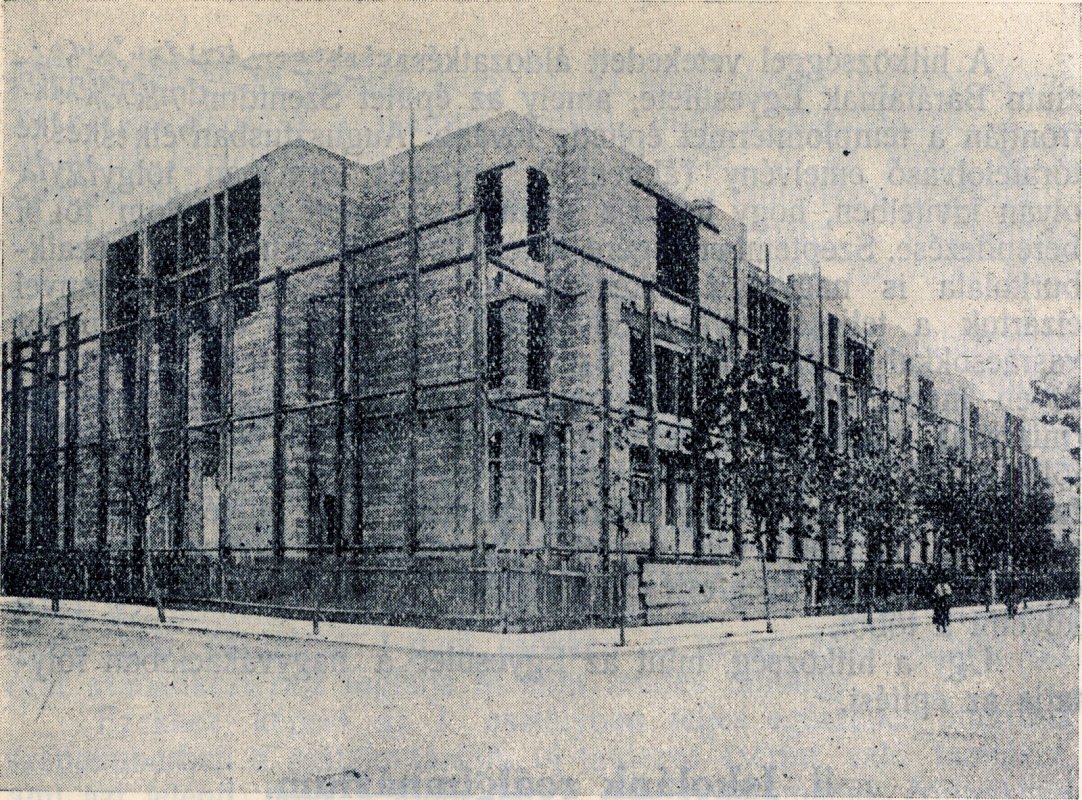 The unfinished building, early 1920s 01_A Pesti Izraelita Hitközség Alapítványi Főgimnáziumának Értesítője az 1921–1922. iskolaévről.