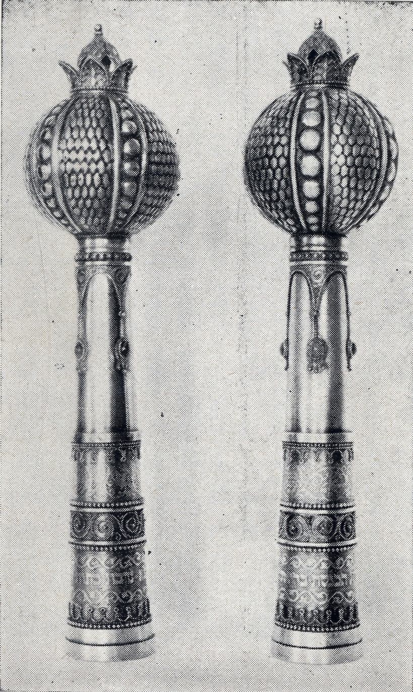 Pair of Rimonim, made at the Bezalel School in Jerusalem, donation of the 1929-30 school-leavers. 11_A Pesti Izraelita Hitközség Reálgimnáziumának értesítője az 1929-1930. iskolaévről. Bp., 1930.