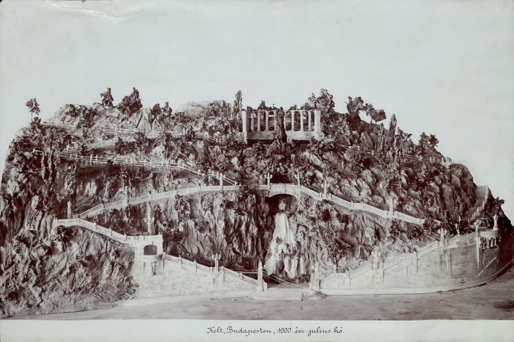 János Bakos: Architectural model based on the plan for the surroundings of St Gellért\'s statue on the Gellért Hill as accepted for implementation BFL_XV_17_d_328_Gellért-hegy