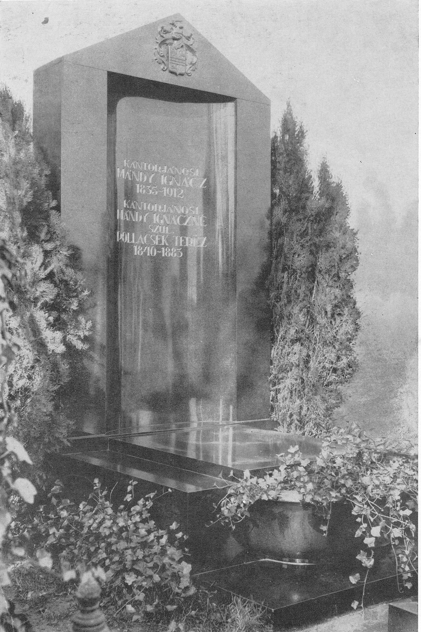 Monument of Ignác Mándy of Kántorjános, cca. 1913. Budapest, Salgótarjáni Street jewish cemetery. 29_Vámos Ferenc: Lajta Béla. Budapest, 1970.