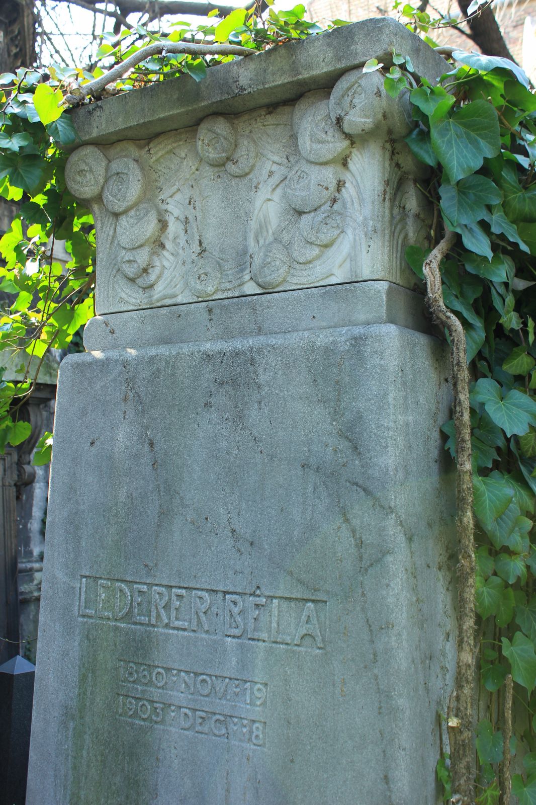 Monument of Béla Lederer, cca. 1904. Budapest, Salgótarjáni Street jewish cemetery. 04_02_Bartha Levente felvétele