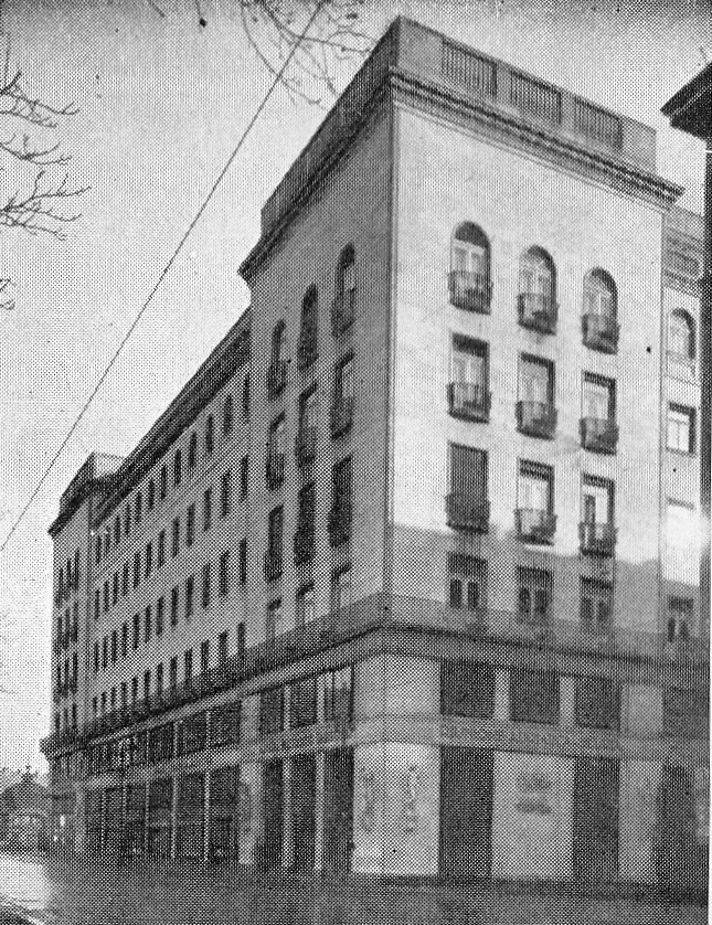 Tőry Emil és Pogány Móric: Az Adria Biztosítótársaság épülete, 1912-1918. Lakatos Mihály et al. (szerk.): Az 50 éves Vállalkozók Lapja: jubileumi album, 1879-1929. Budapest, 1930. 218. p.