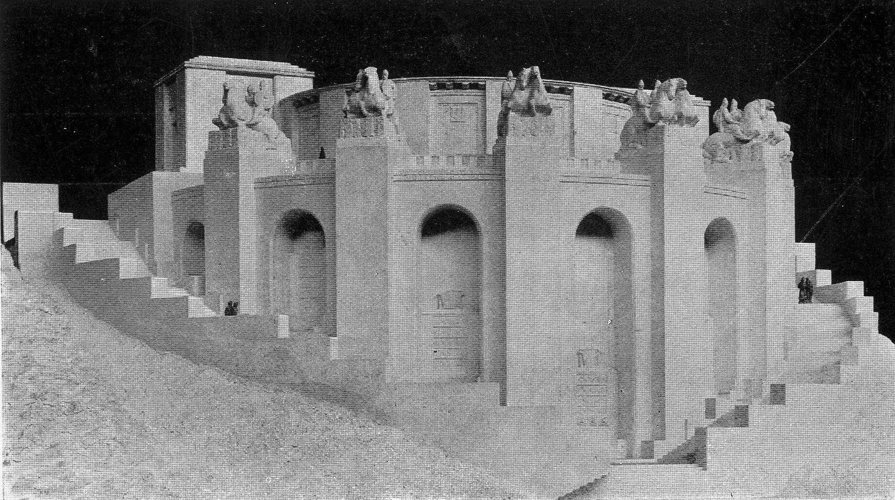 Third prize winning entry by Lajos Greff, destined for the Castle Hill, photo of the model. Magyar Iparművészet, 1916. 6. sz. 249. p.